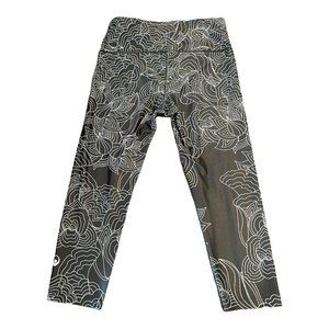 Inner Fire Apparel Crop Yoga Leggings Size 6 Black & White Floral Lotus Print
